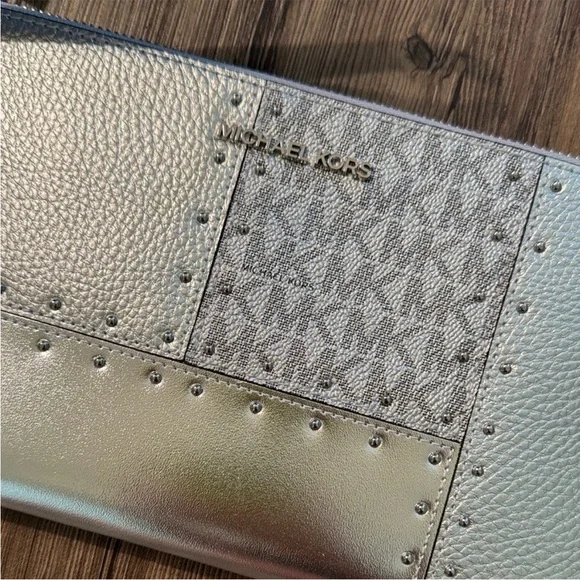 Michael Kors metallic patchwork large wristlet - Picture 5 of 6